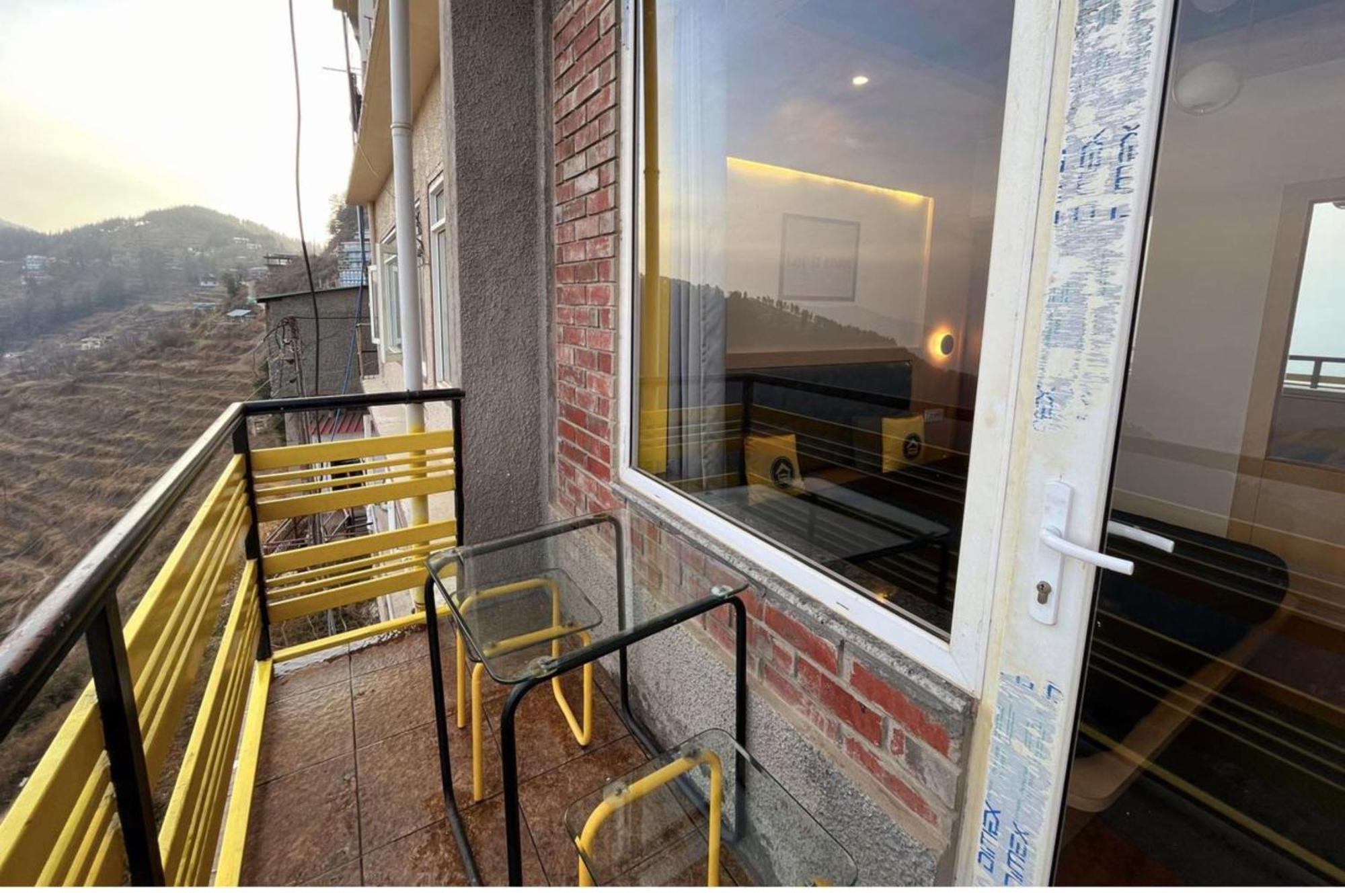 The Hosteller Kufri, Shimla Bilik gambar